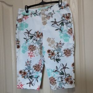 St. John's Bay Floral Print Capris - White and Multicolor